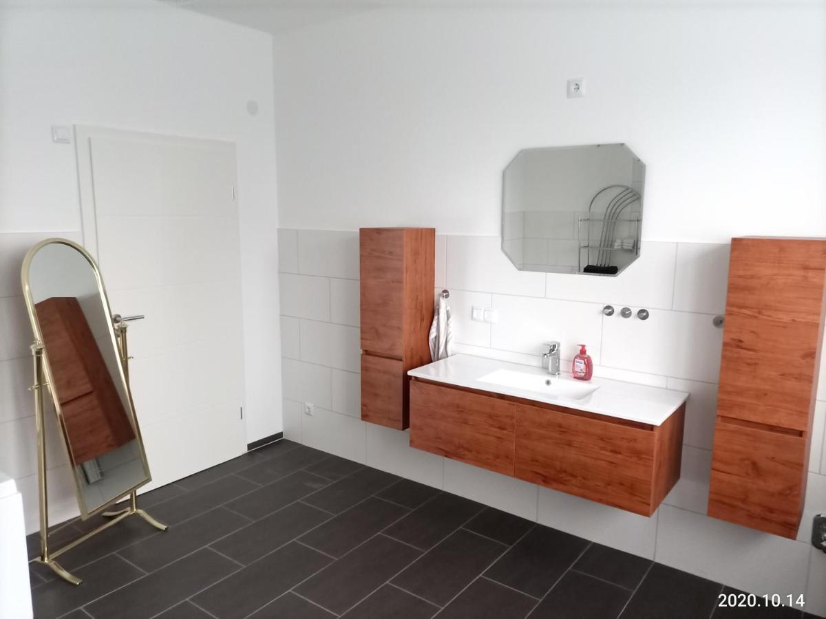 Apartment O3 - Gehobene 6-Zimmer Wohnung 175Qm Fuer 1-7 Personen 2X Dz 3X Ez グラーフェンヴェーア エクステリア 写真